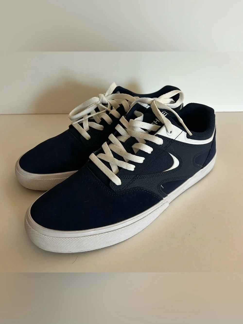 DC Kalis Vulc S Navy and White Low-Top Skate Sneakers